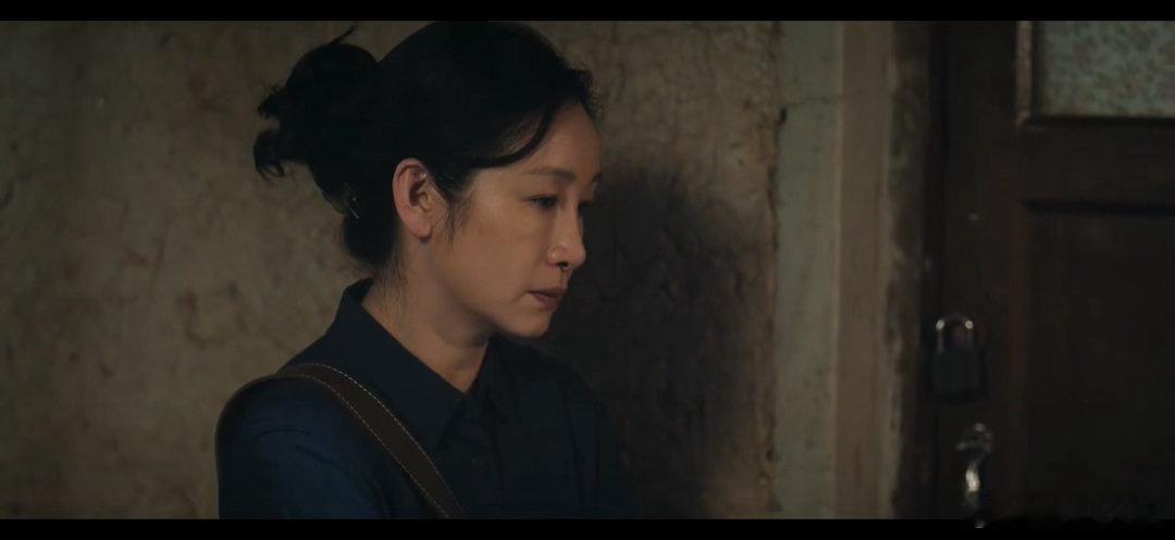 主角花彩香结局虽然被儿子儿媳客气地赶出了家，但也借此和胡三元修成正果了，一起走山