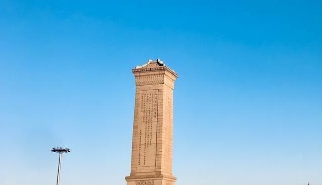 1955年，人民英雄纪念碑开工以后，林徽因认为碑文应该用楷体来写，但具体由谁来写