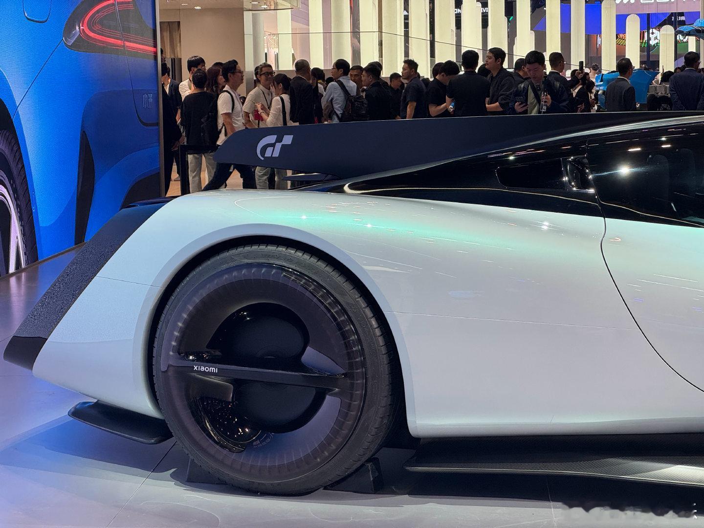 每次车展都是5:00起床，一早就过去，现在实在是撑不住了。回家睡觉，困死你总裁助