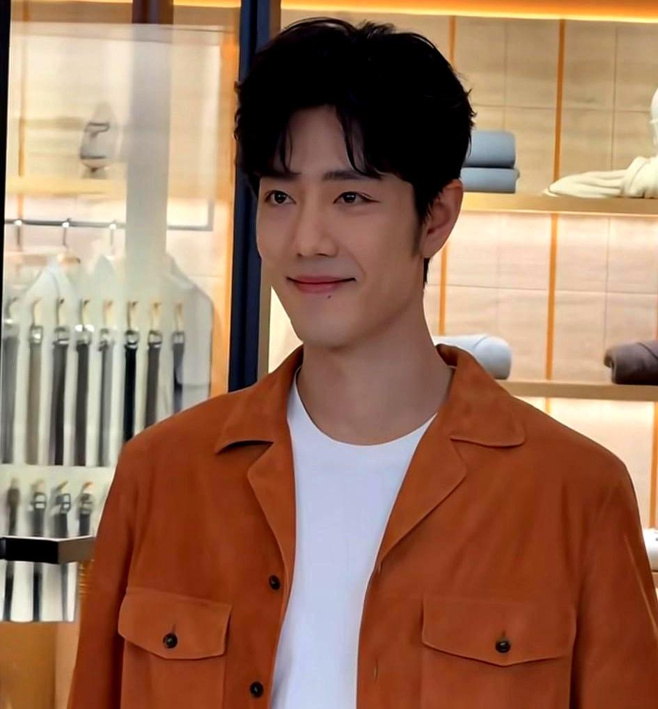 三年前全网骂肖战，东方卫视硬刚：镜头一帧不剪！
 

昨晚春晚，肖战压轴《余年》