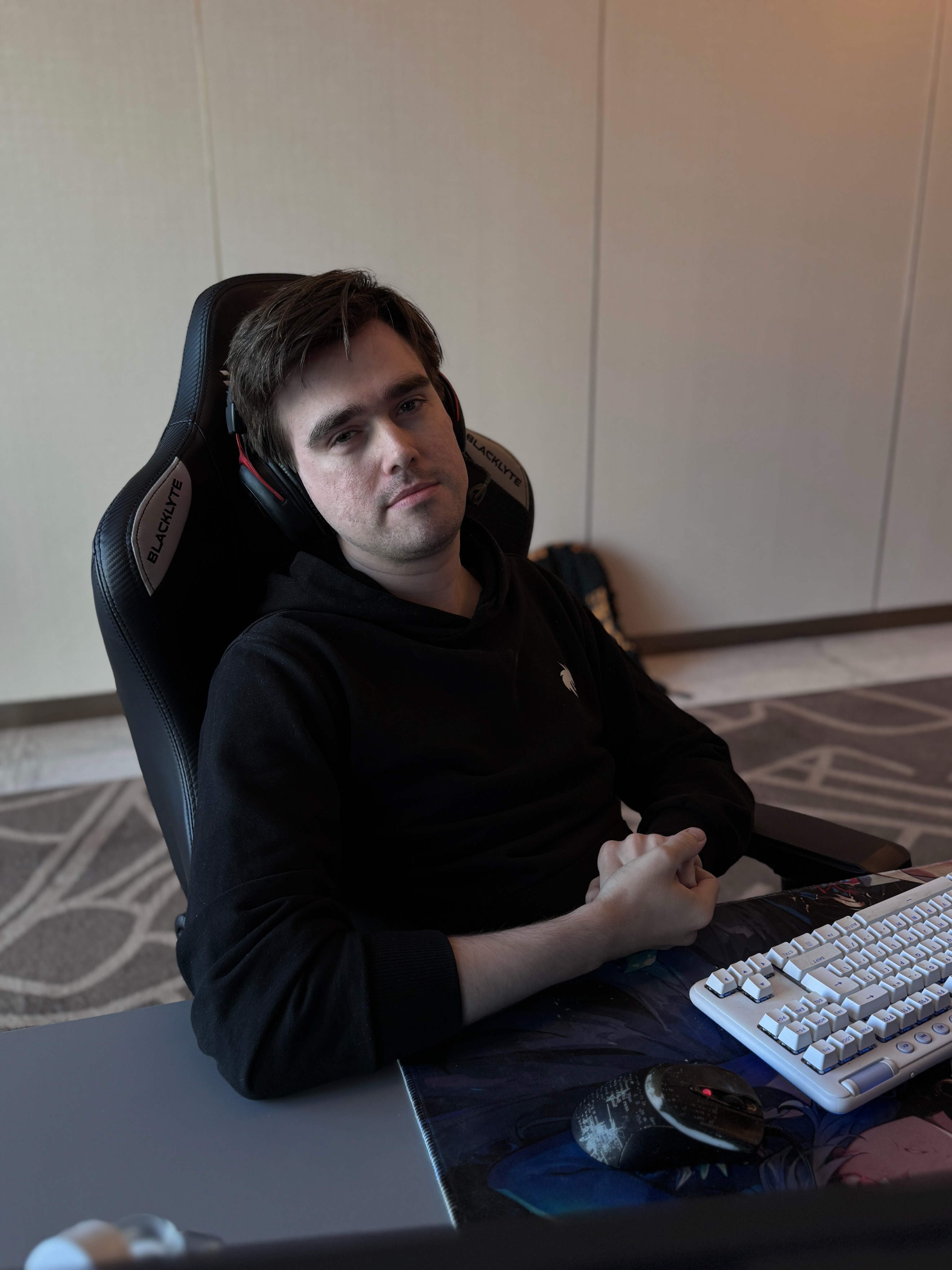 雪碧发布最新动态，已经到上海备战Ti了，Yatoro胸前的角色是超哥吗dota2