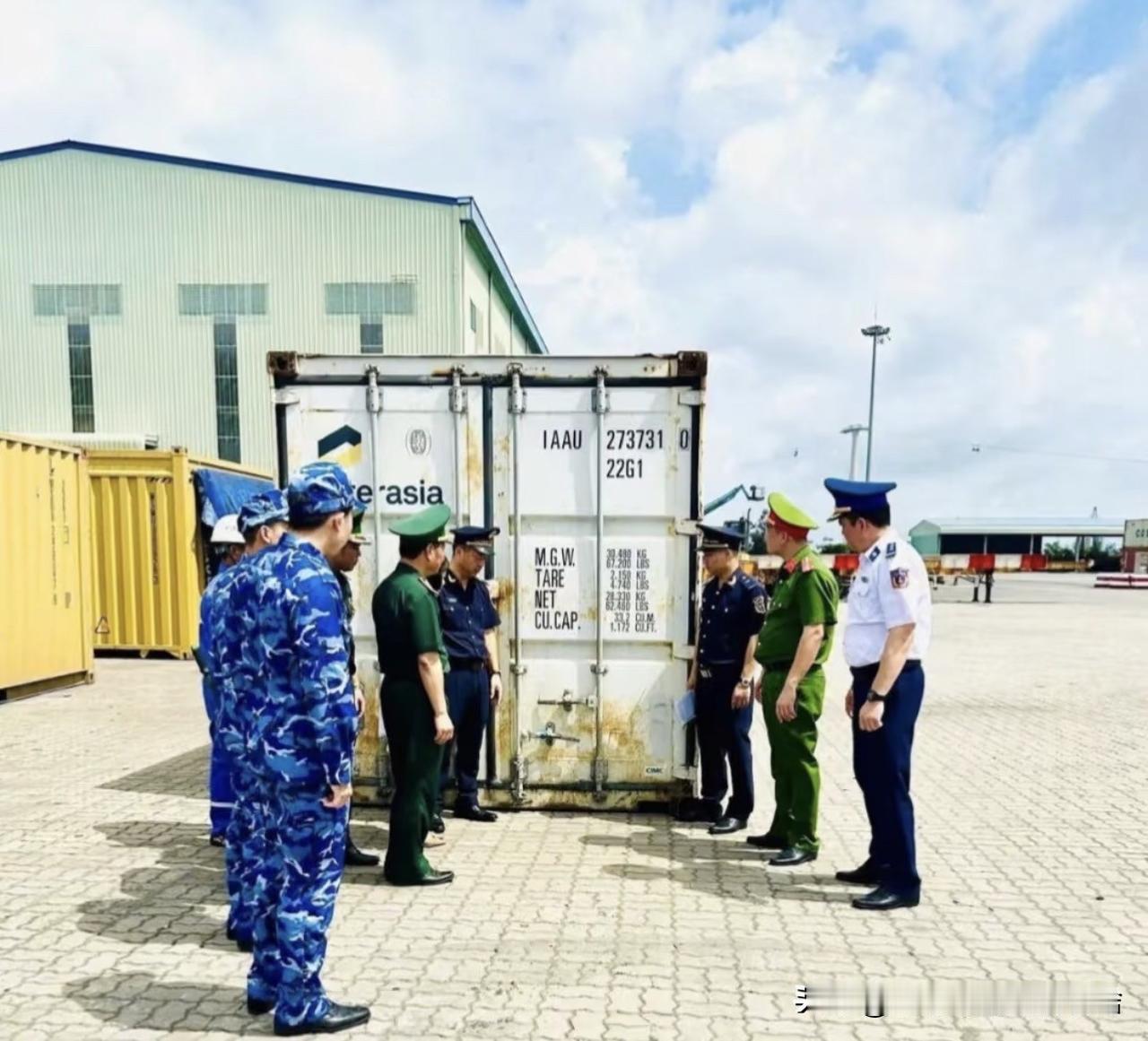 摊大事了！北宁中资企业进口25吨弹药被查

据越媒报道：11月11日，第三区海关