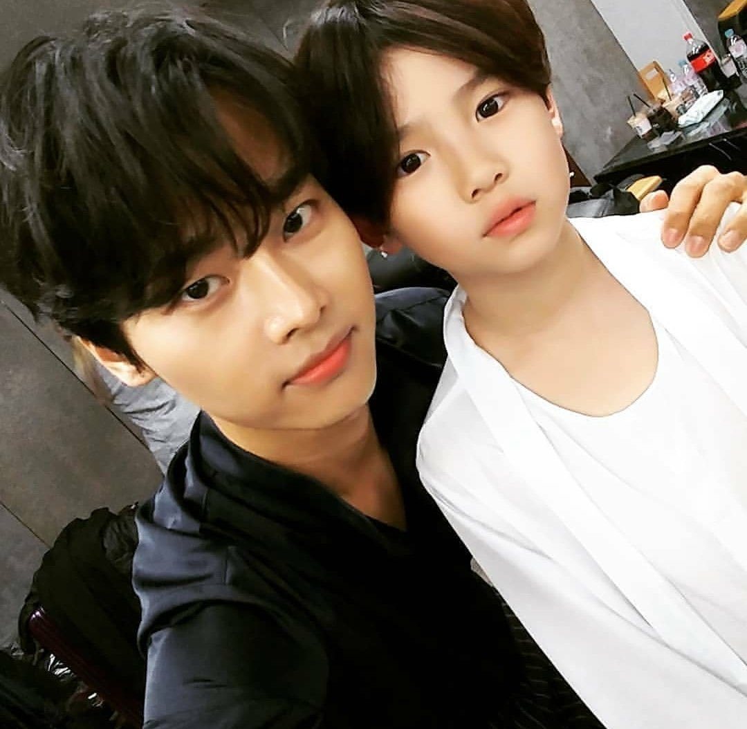 【twi】VIXX车学沇和CORTIS金主训2018年的合影 ​​​