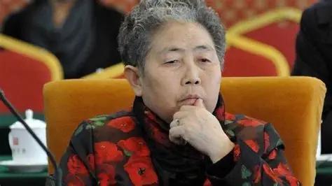 老干妈去年卖了54个亿，差一点就追平历史最高纪录。但你猜怎么着？79岁的陶华碧老