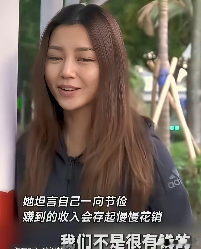 卫诗雅坦言：“明星不代表有钱，而且不一定代表要买新的，我们不是很有钱的，我记得有