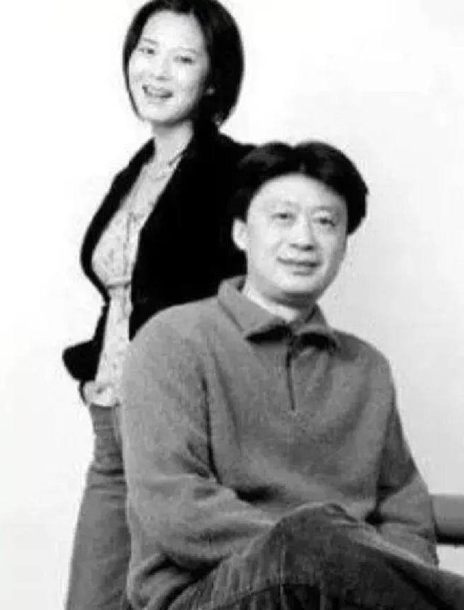 2003年，王茜华瞒着丈夫周京，悄悄地把肚子里的孩子打掉，周京大发雷霆：“必须离