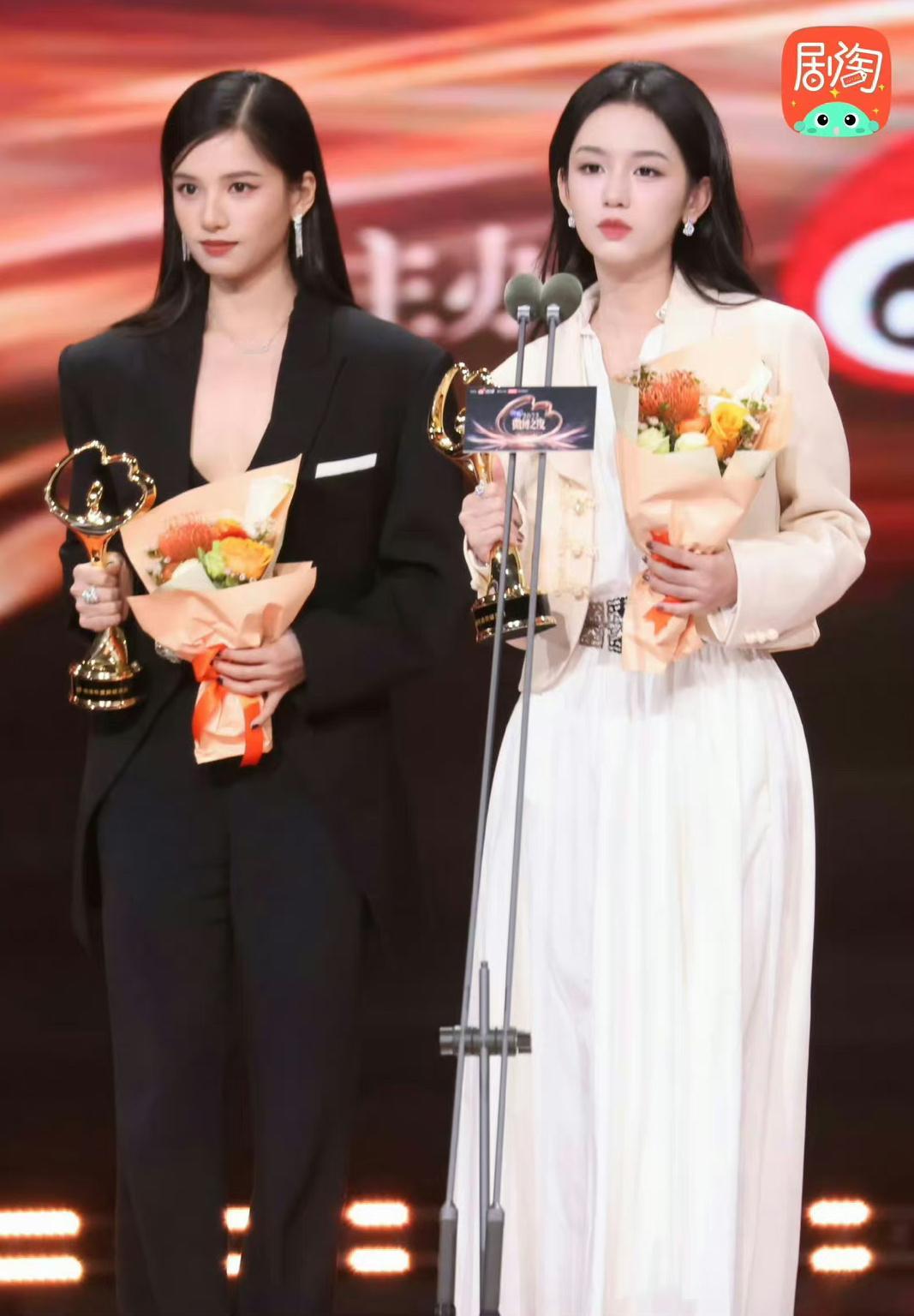 也子和不同👩🏻‍🦰同框（周也 ​​​