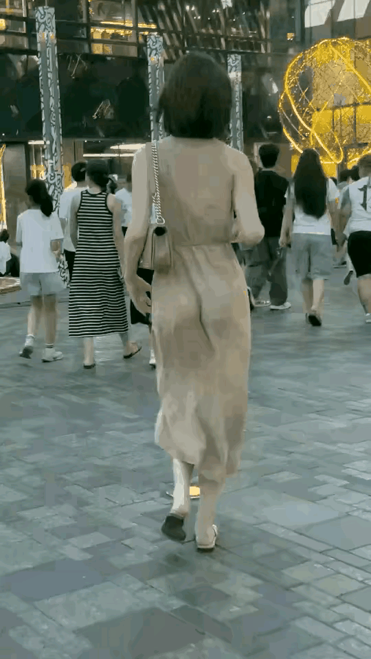 人群中数她最出众，魅力挡都挡不住