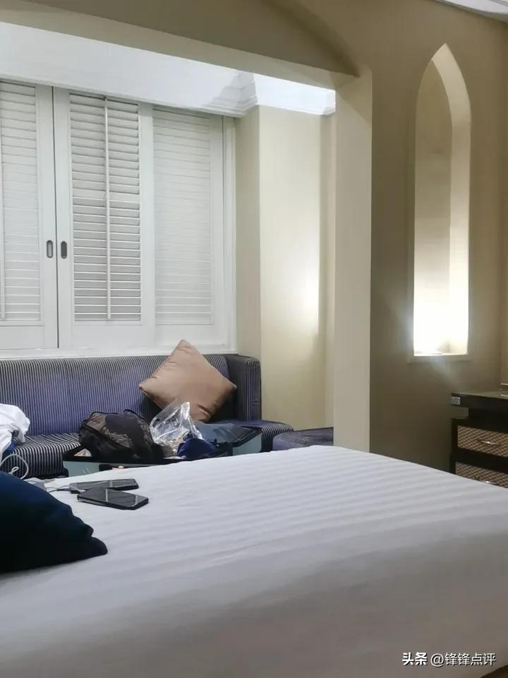 到埃及第三天，住的叫什么名字不清楚，在尼罗河边上，很漂亮豪华的酒店！跟第二天晚上