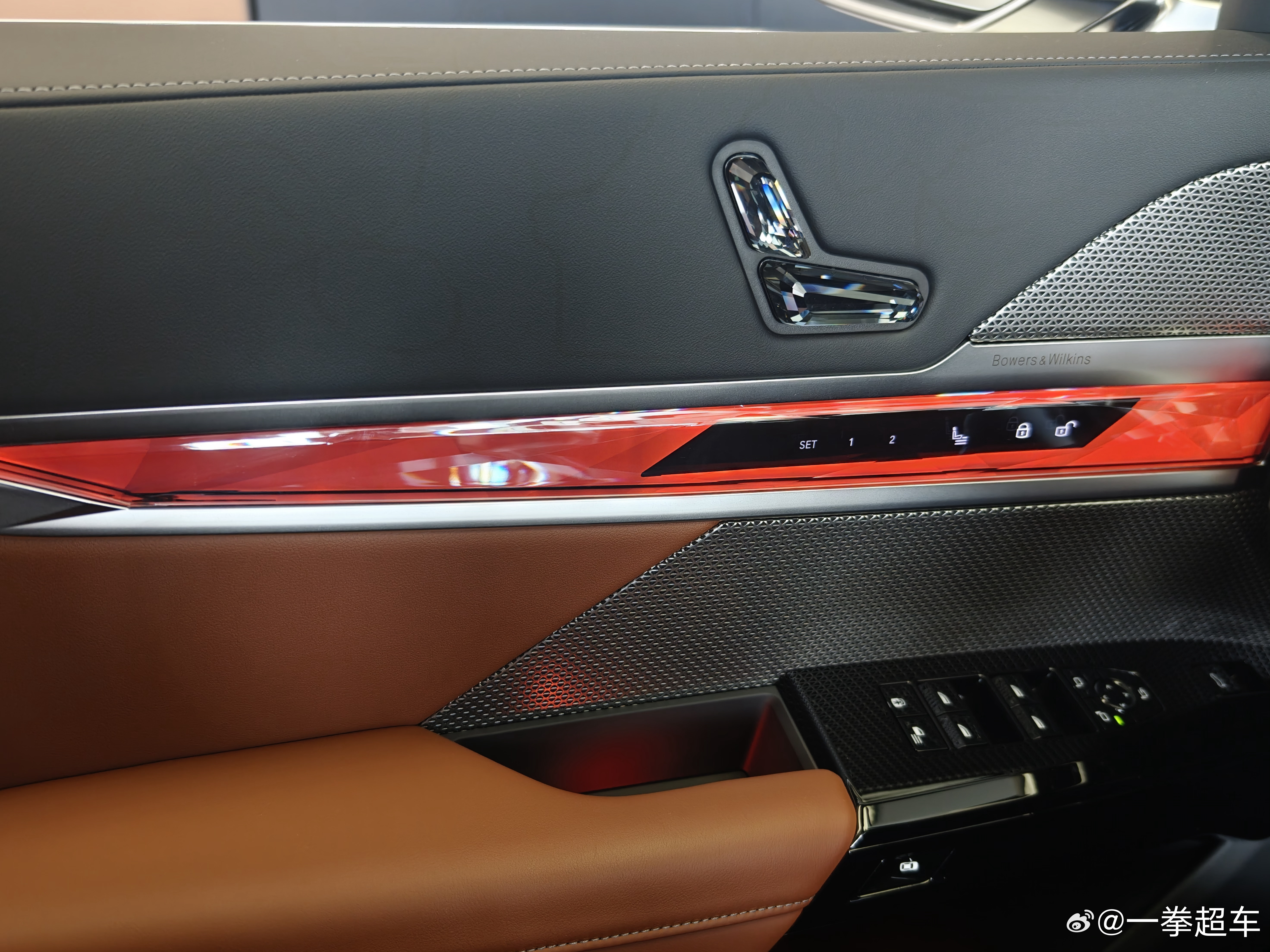 这氛围灯也太丑了