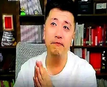张雪峰走不下去了，他就是玩了个信息差，但是并没有什么预见性。

举个例子，他20