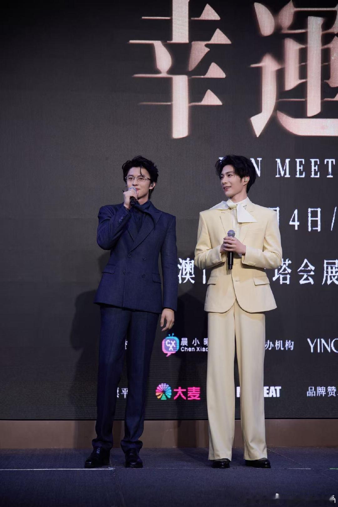 幸卓辉章明伯粉丝见面会澳门线下见面会惊喜满满，幸卓辉和章明伯双双帅气出镜，全程状