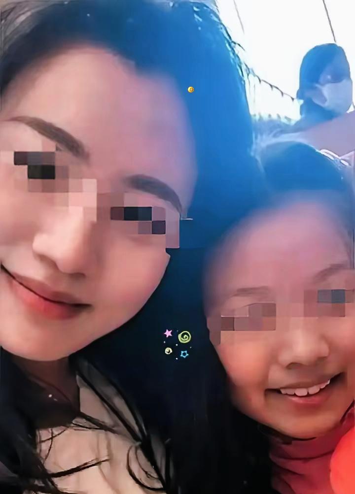 这事儿真挺让人堵心的。
​女方婚内出～轨，男方离婚前先拉着女儿做了亲子鉴定。确定