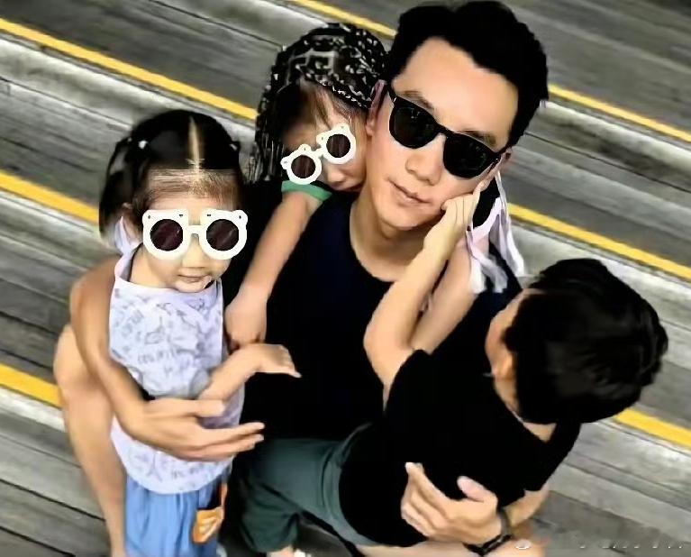 看苗苗的度假 vlog ，感觉这两口子状态还挺有意思。女方呢，是全身心沉浸在家庭