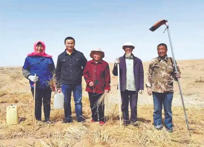 1999年，甘肃武威，31岁男子不顾母亲和妻子的反对，卖掉家里的牲畜，凑了1万块