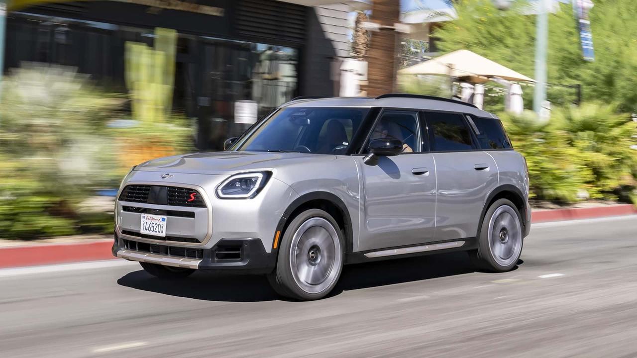 全新MINI Countryman S All4实拍，来感受一下这个设计。我觉得