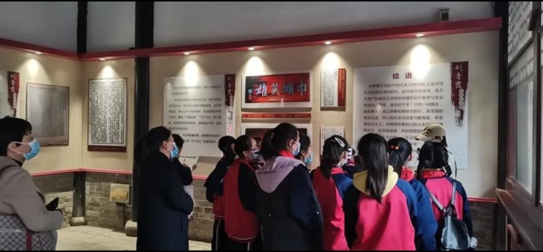 说起现在的教育就来气，除了内卷不说，还以搞钱为目的。
比如研学旅行活动，把学生带