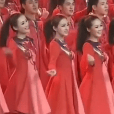 马凡舒上了两次马年春晚缘分天注定！马凡舒二度征战马年春晚，从大二青涩合唱团员到如