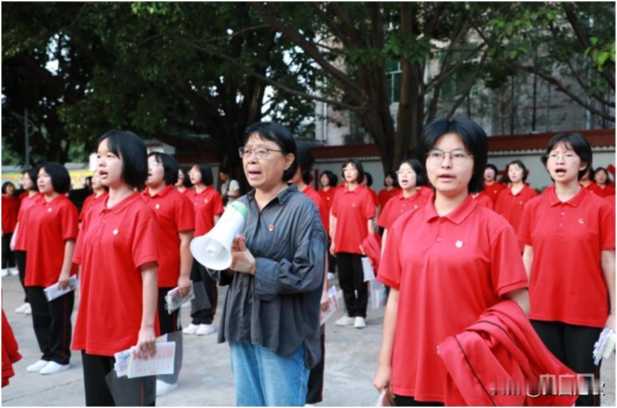6月6日，张桂梅接受央视采访，被问今年还会继续送考吗？张桂梅愣了一下，淡定回答：