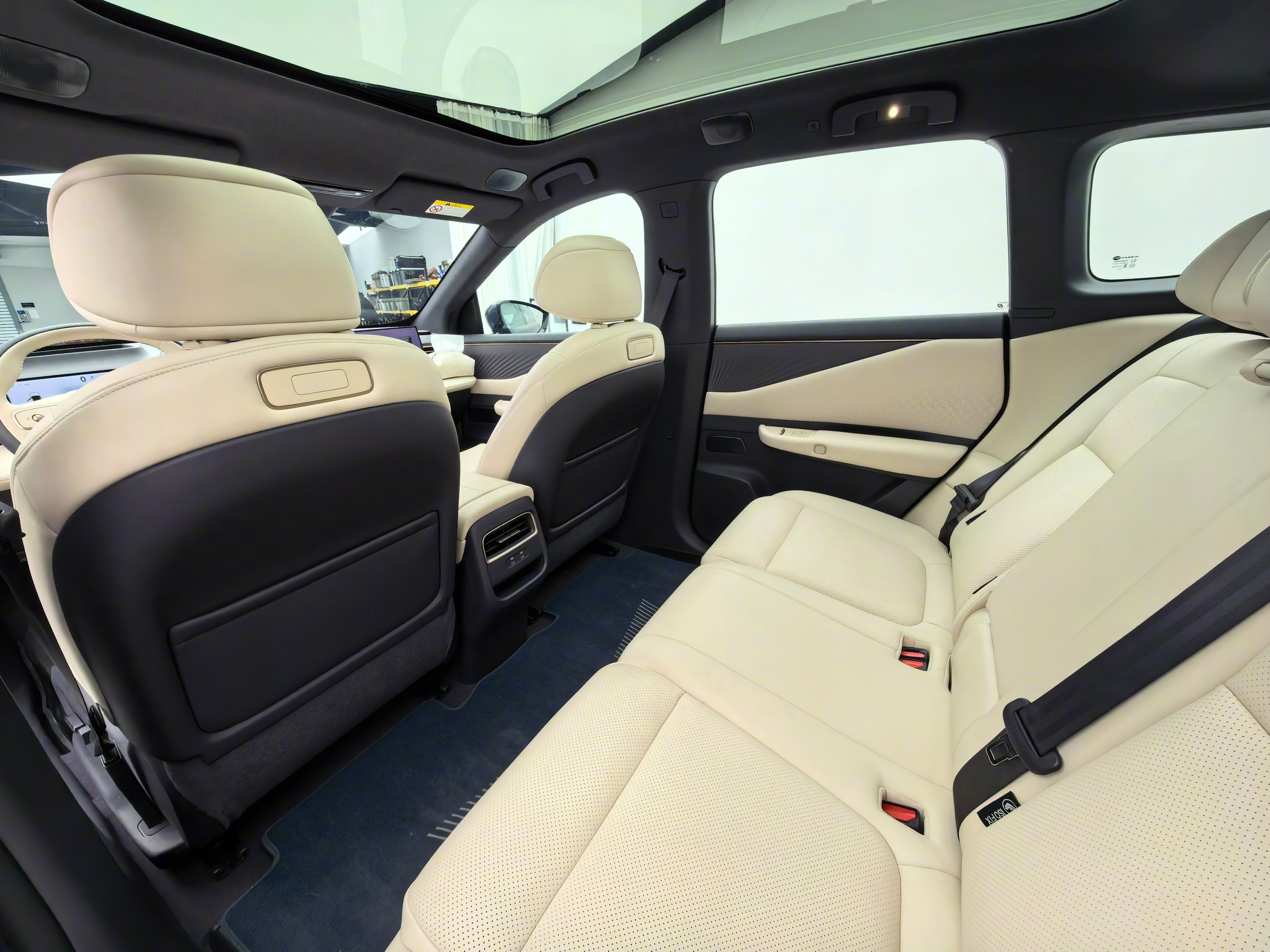 今天拍了日产NX8，这个车相当可以：1、4.87米车长，并不是极致夸张外尺寸，但