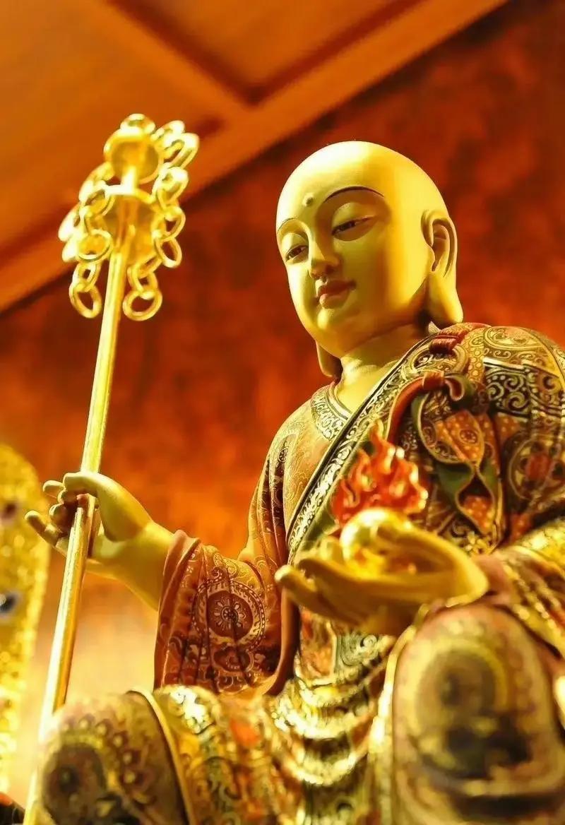 农历七月初六是赖公侯王的节日。‌
在赖公庙会中，‌农历七月六日被视为一项重大活动