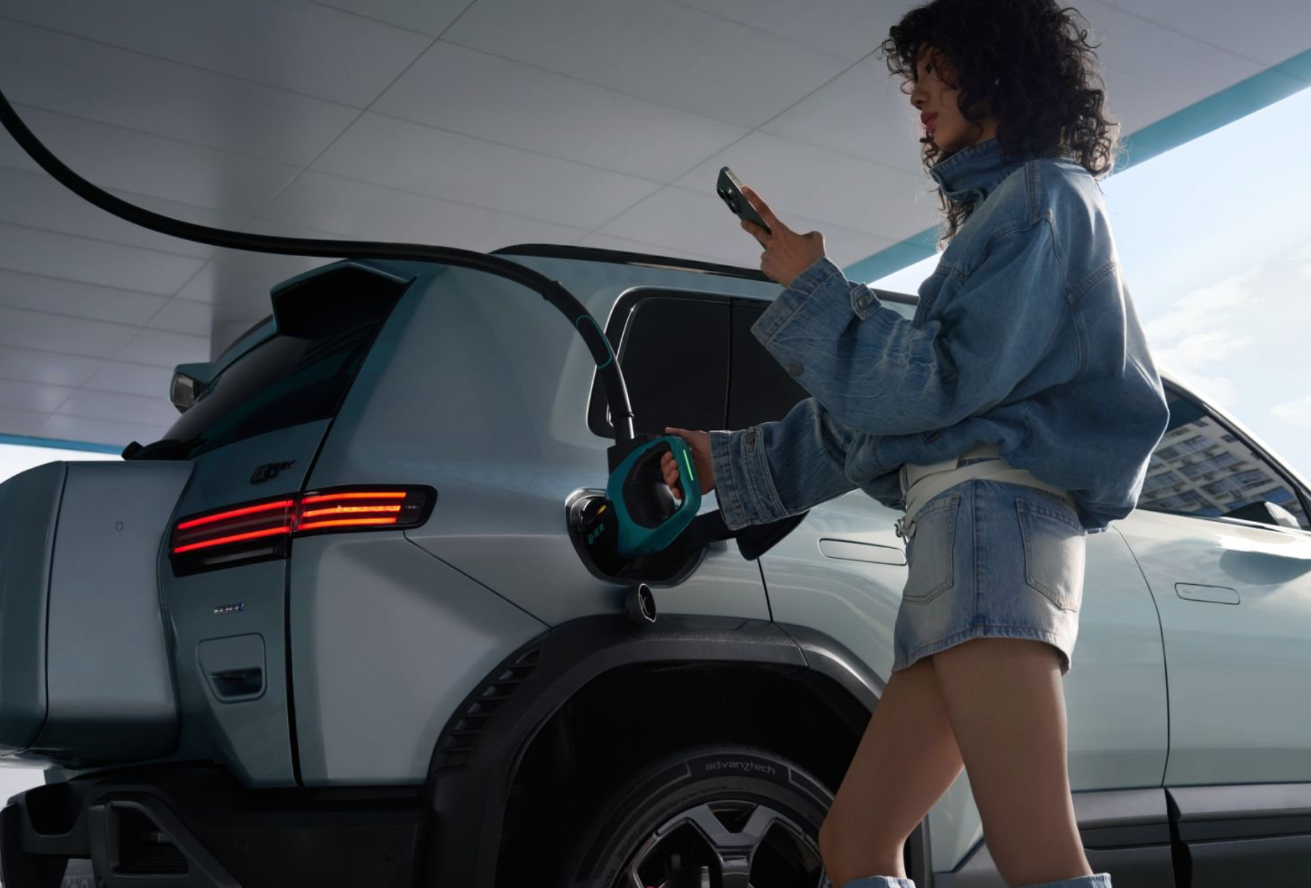 3月13日，方程豹钛3闪充版正式上市，推出620KM后驱闪充版、565KM四驱闪