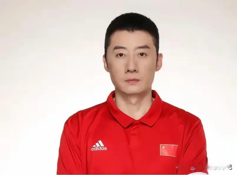 此次泰国之行。袁志作为二队教练压力很大，但在赛前记者采访中，袁志霸气回应，有人觉
