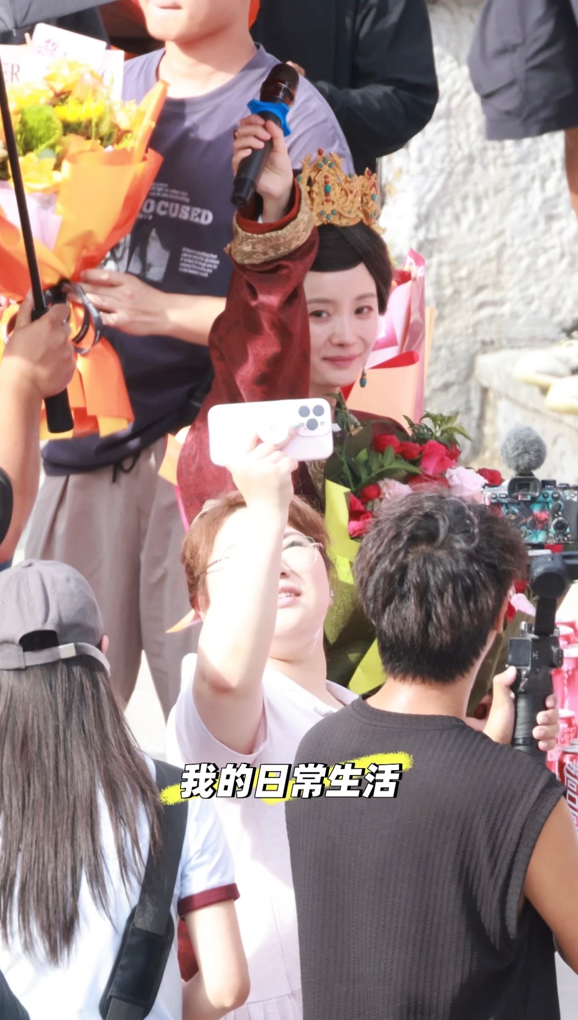 杨幂江山大同杀青照历时4个月，恭喜杨幂冯湮儿/冯娷杀青！这也是江山大同剧组拍摄的