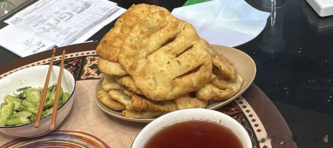 大概有一年没有吃过油条了，孩子说太油腻了，对身体不好。
上午还给我发喝粥升糖快的