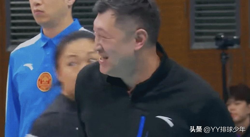 女排A级5-6名决赛次回合较量落幕，北京北冰洋女排坐镇主场以3-0完胜河南双汇女