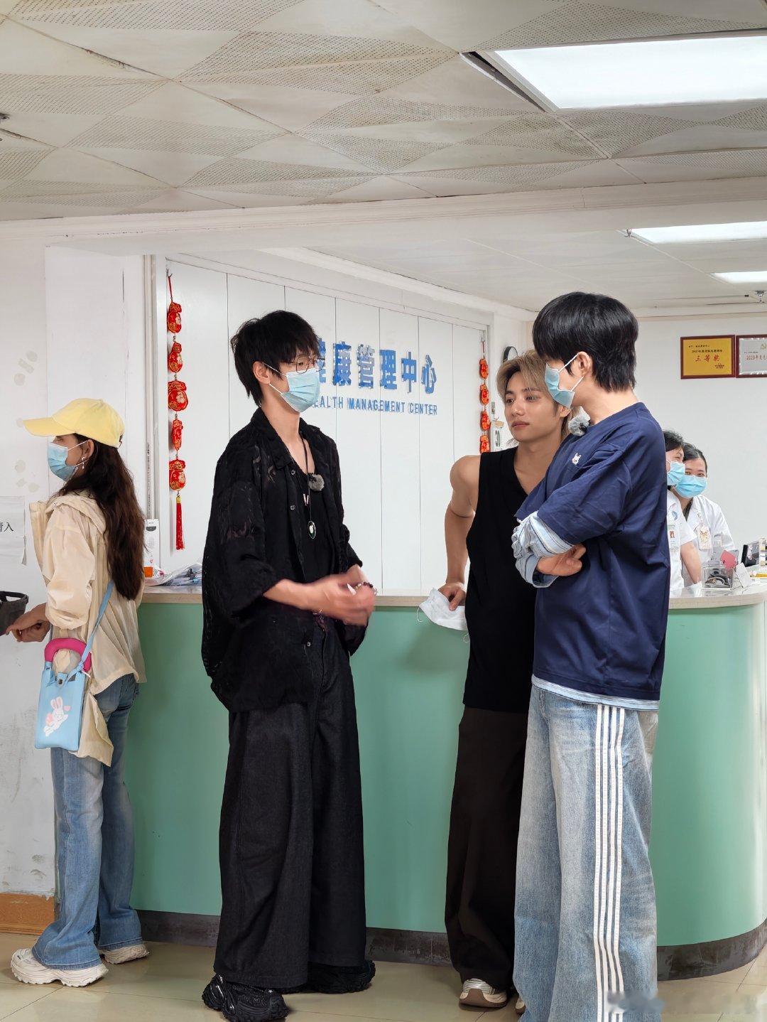 在医院看见刘也李振宁刘彰了    普宁医院偶遇三大秀人！刘也、李振宁、AK 刘彰