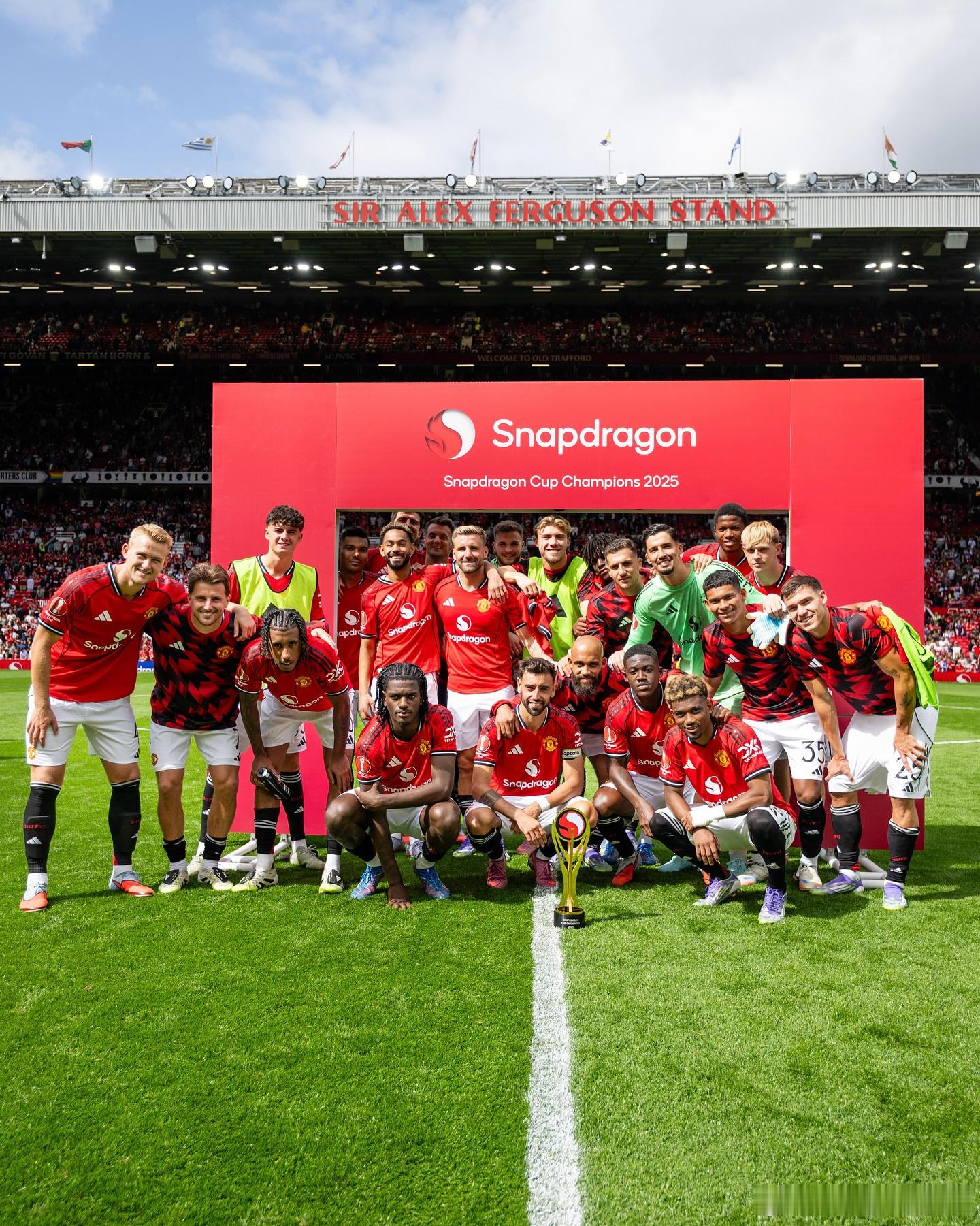 曼联这季前赛两个冠军已经足够了[二哈]曼联vs佛罗伦萨 ​​​