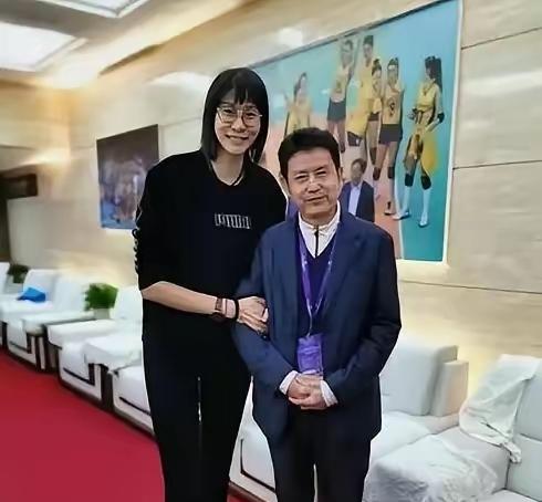 1992年，陈忠和的妻子因背包带勾住了火车，而被卷入火车下不幸而亡。3年后，陈忠