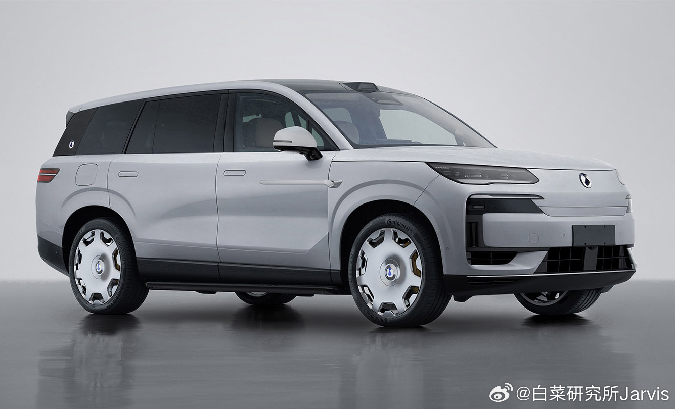 腾势N9，大唐之上，那只能是三体人了。尺寸数据：车身长宽高分别为 5258 / 