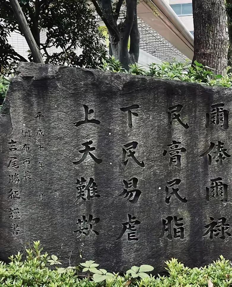 “尔俸而禄，民脂民膏；下民易虐，上天难欺！”这是北宋时期的一段话，认为是老百姓养