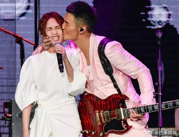 李荣浩杨丞琳解决问题很单刀直入 盘点内娱神仙爱情好像很少带李荣浩杨丞琳，但这俩标