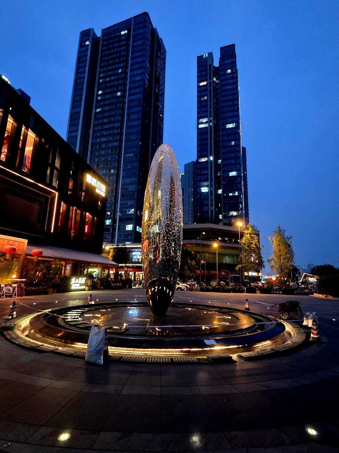 这样的成都你确定不来我被成都的夜晚迷住了成都街拍城市影像记手机摄影爱好者夜晚的成