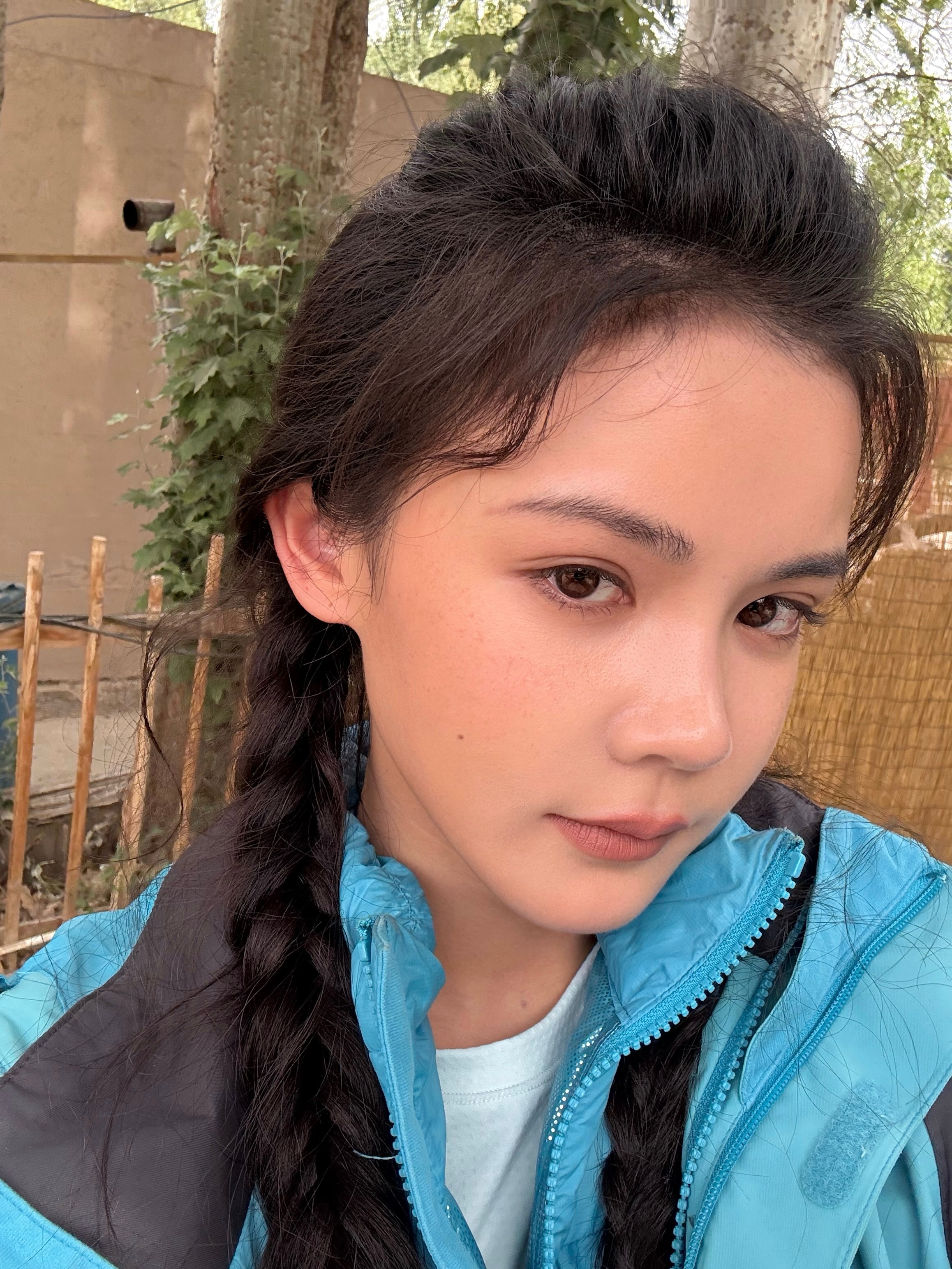 第一次涂黑拍戏 很开心 化妆只需要10分钟真的很有当地人的味道了 