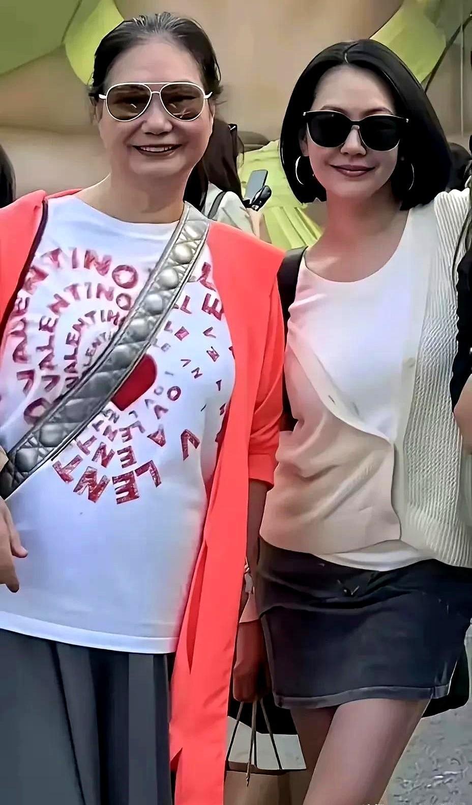 娱乐圈总有些让人看不懂的迷之操作。

最近小曲线姐妹家的连续剧又更新了，看得人直