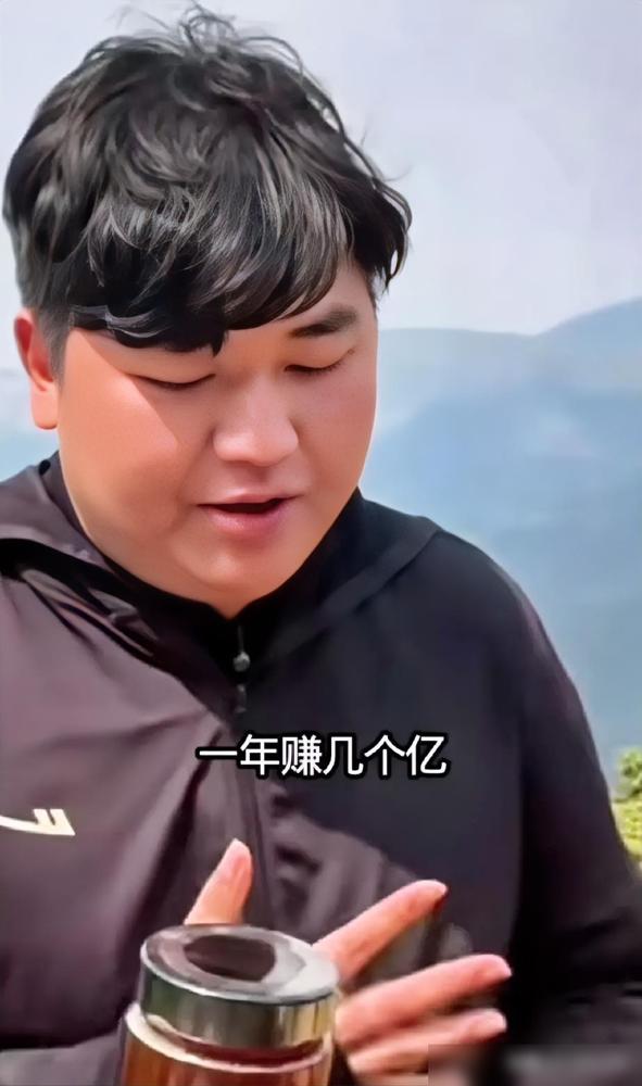 全进华每次直播都有人酸他，说靠妹妹，每年赚几个亿，他也回怼道:你为是赚冥币呀？我
