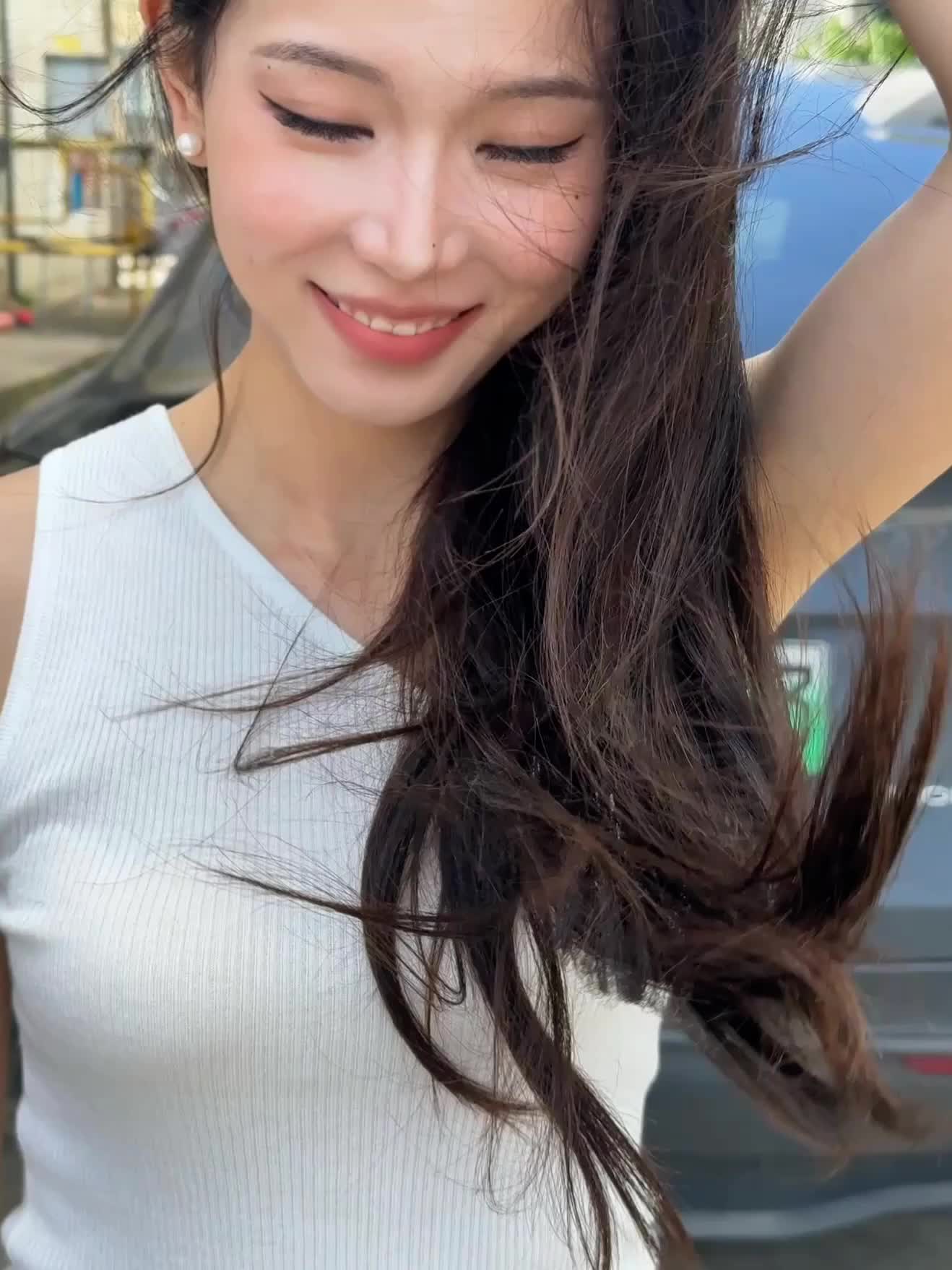 张扬的 热烈的