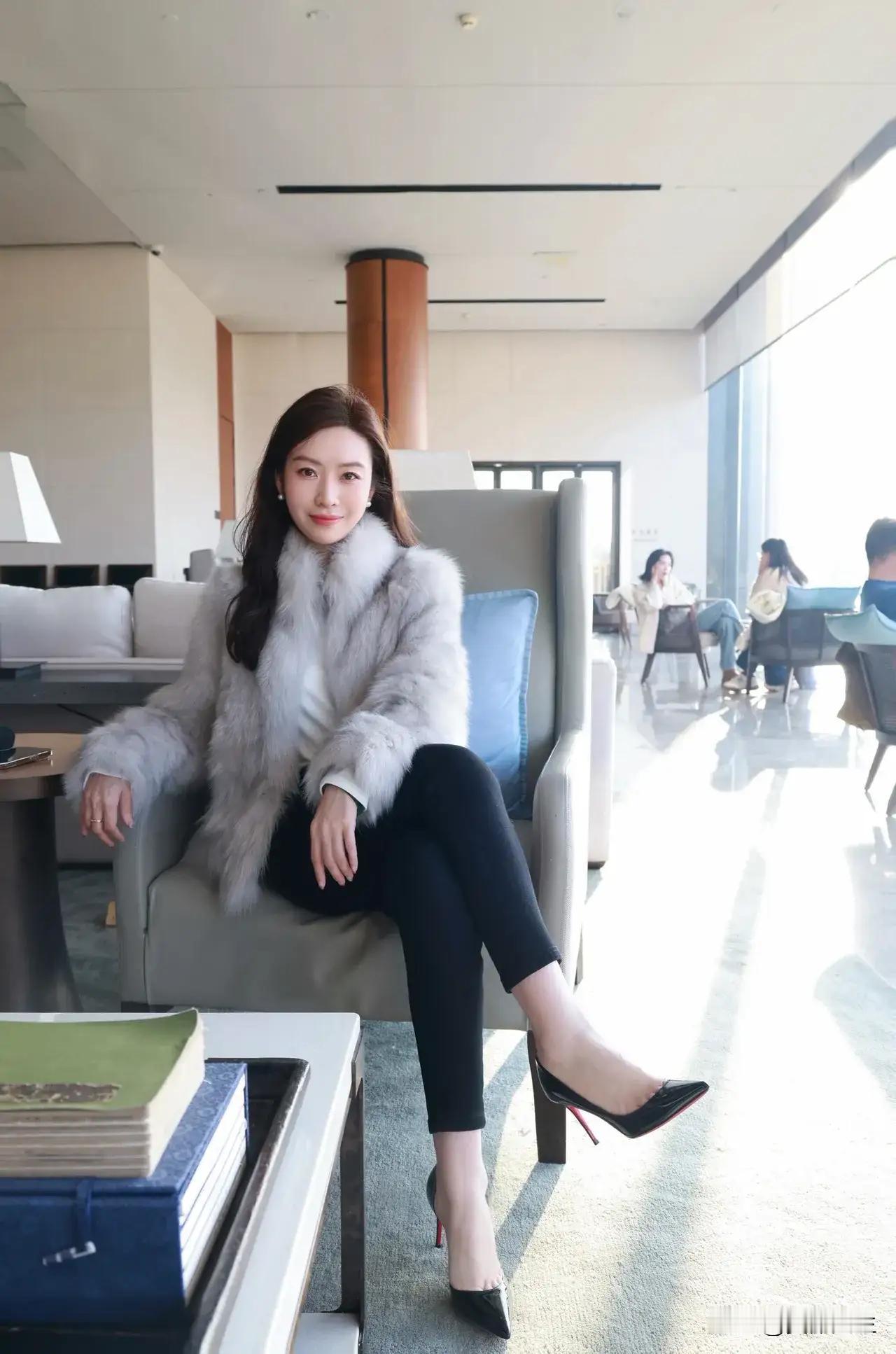 优雅气质，时尚穿搭，享受美好时光。