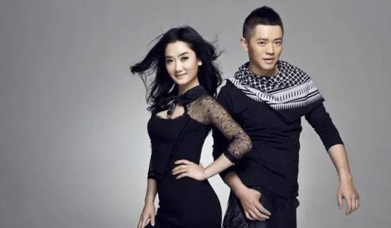 凤凰传奇，中国内地流行乐演唱组合，由杨魏玲花、曾毅组成。自成立以来，凤凰传奇凭借