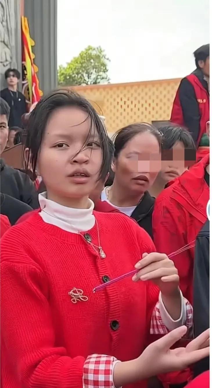 终于知道，
为啥许老板敢私自换妈祖了，
不是财大气粗，也不是搞赞助了，说白了，还