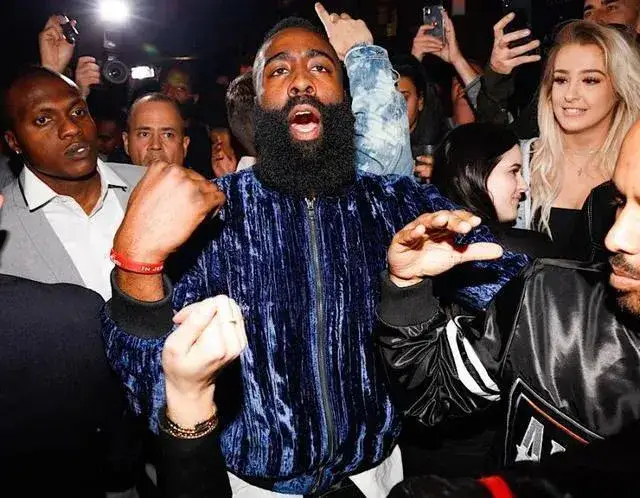 哈登职业生涯多次冲击总冠军，2024的豪华航母能如愿以偿？10年（雷霆），首轮输