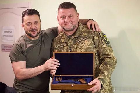 乌克兰纳粹分子证实，2023 年扎卢日内确实被俄罗斯导弹击中受伤。
在纳粹分子别