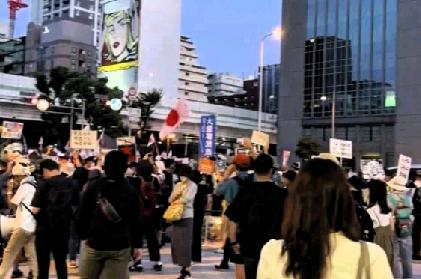 俄柬免签白送！国人春节扎堆赴日 酒店预订暴涨57% 真相太现实
 
俄罗斯、柬埔