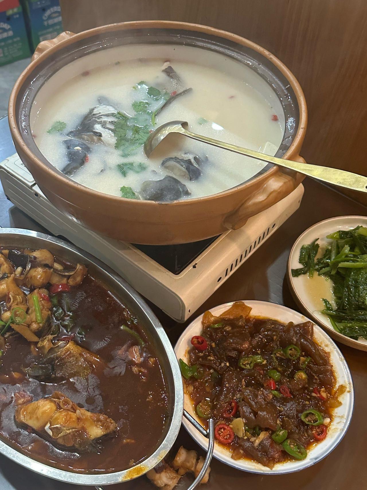 堂姐要回老家了，今天来找我吃饭，聊聊对未来的规划，她说离婚后，这才发现前夫的好，