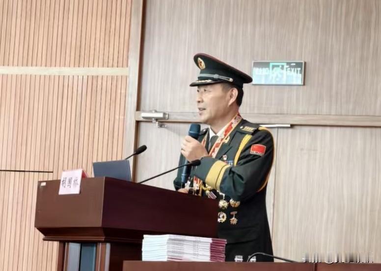 参战老兵一等功臣胡国桥在河北北方学院红色宣讲。
