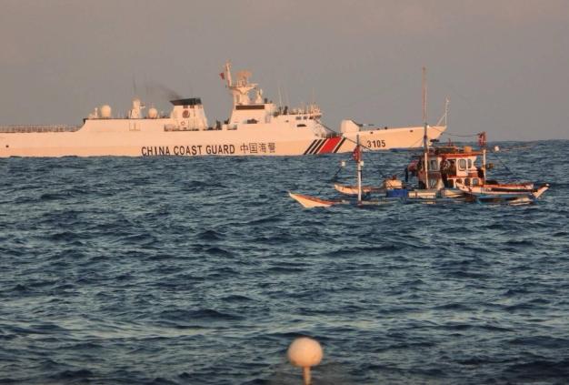 菲方黄岩岛碰瓷，中方雷霆亮剑！轰6挂鹰击12抵近马尼拉湾，这一波操作太解气！
